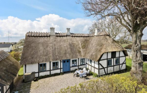 4 Bedroom Beautiful Home In Tranekær